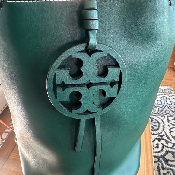 Tory Burch Miller Bucket Bag Green - Picture 8 of 15